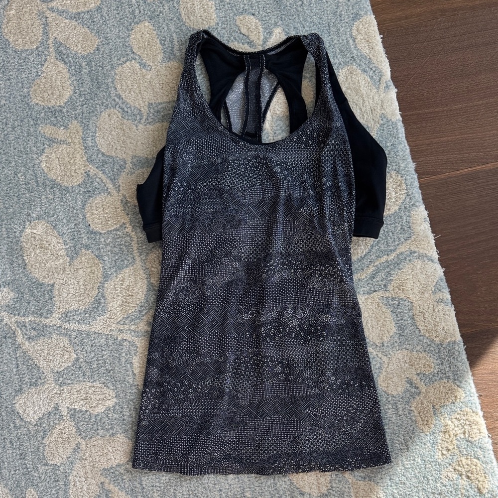 Lululemon Athletica Flowy Black and White Patterned Tank Top with Built-In Bra